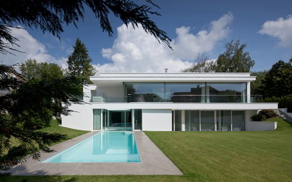 german-property - the picture shows a modern villa with pool near Frankfurt am Main, Germany